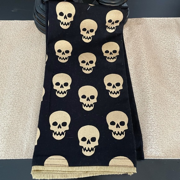 New Set of 2 Gold Skeleton/Skulls Kitchen Towels - Picture 5 of 5